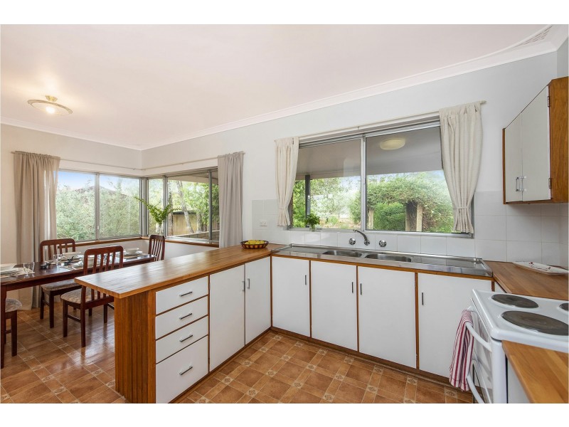 26 Waterloo Crescent, Lesmurdie WA 6076