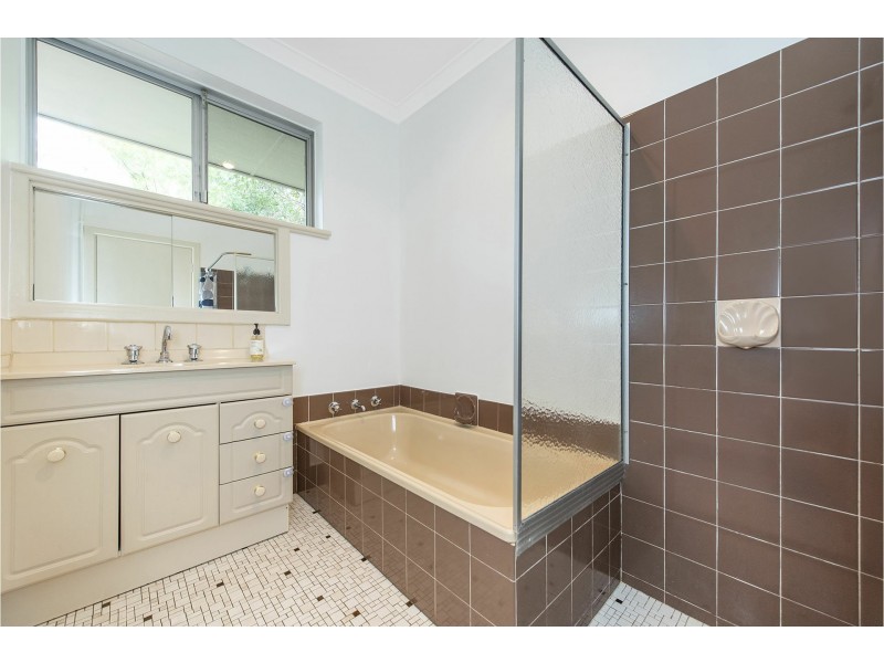 26 Waterloo Crescent, Lesmurdie WA 6076