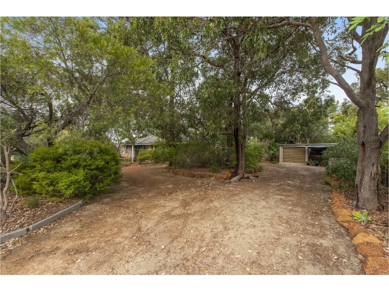 26 Waterloo Crescent, Lesmurdie WA 6076