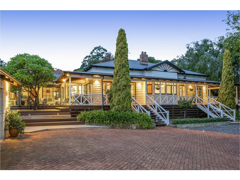 2 Mount Terrace, Kalamunda WA 6076