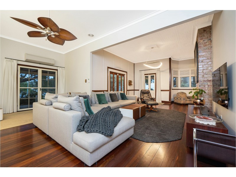 2 Mount Terrace, Kalamunda WA 6076