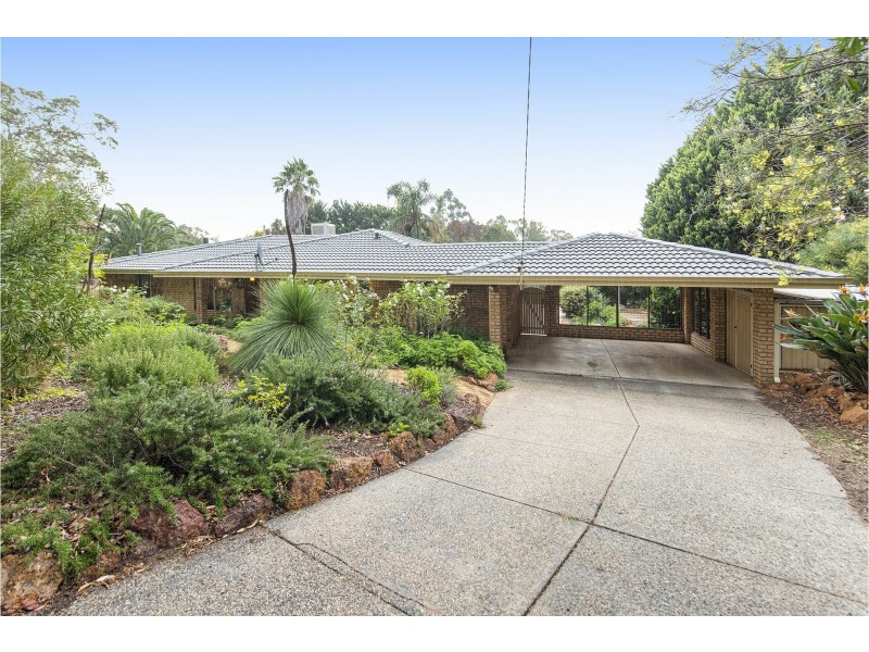 26 Lourdes Street, Lesmurdie WA 6076