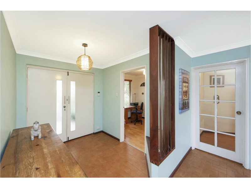 26 Lourdes Street, Lesmurdie WA 6076