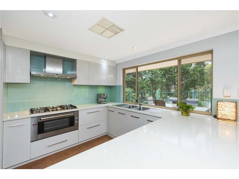 26 Lourdes Street, Lesmurdie WA 6076