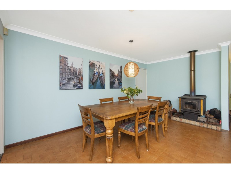 26 Lourdes Street, Lesmurdie WA 6076