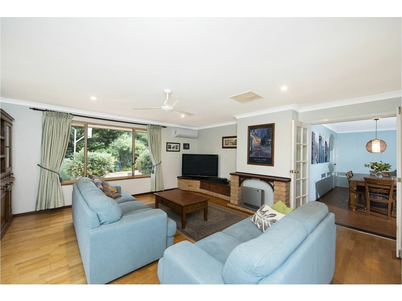 26 Lourdes Street, Lesmurdie WA 6076