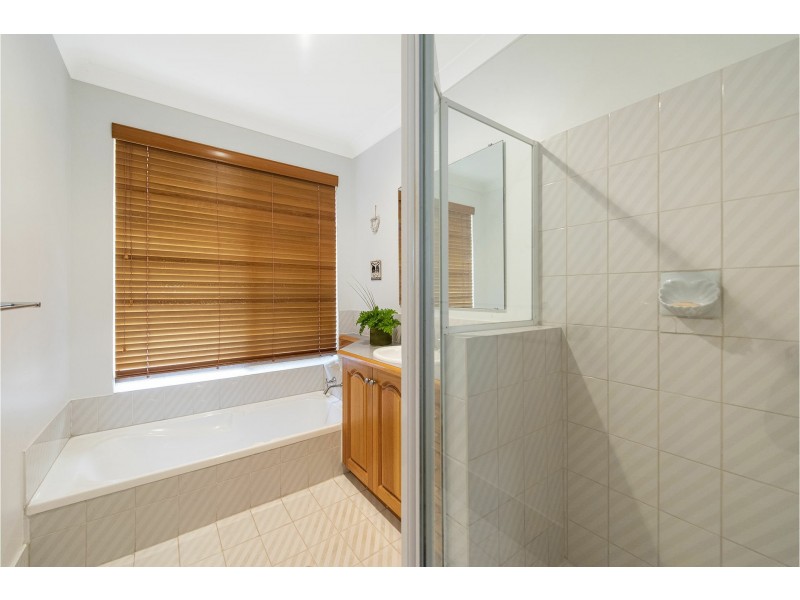 26 Lourdes Street, Lesmurdie WA 6076