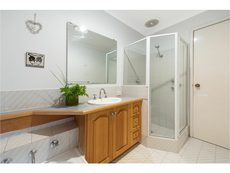 26 Lourdes Street, Lesmurdie WA 6076