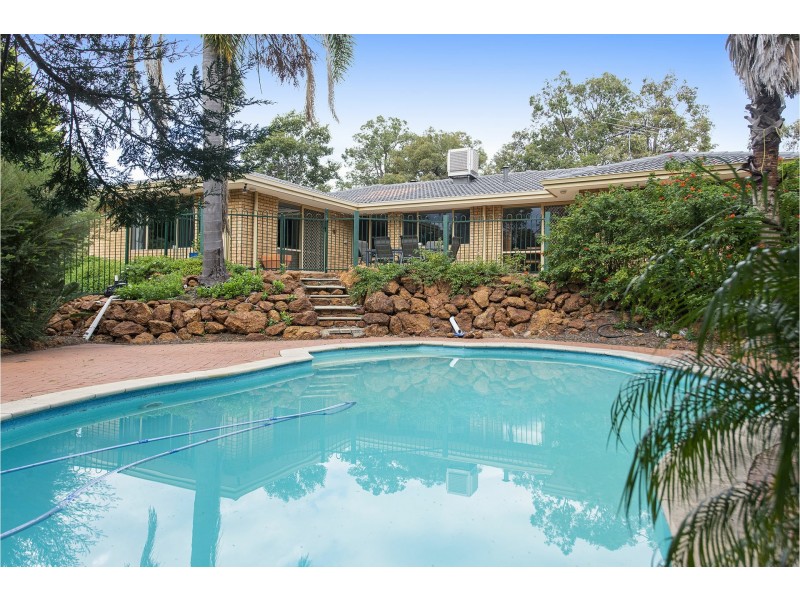 26 Lourdes Street, Lesmurdie WA 6076