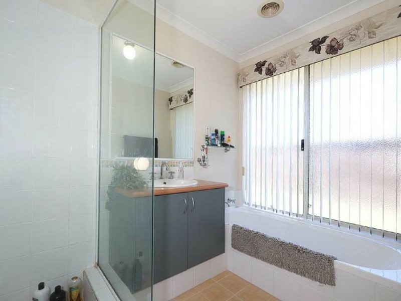 27 Benson Way, High Wycombe WA 6057