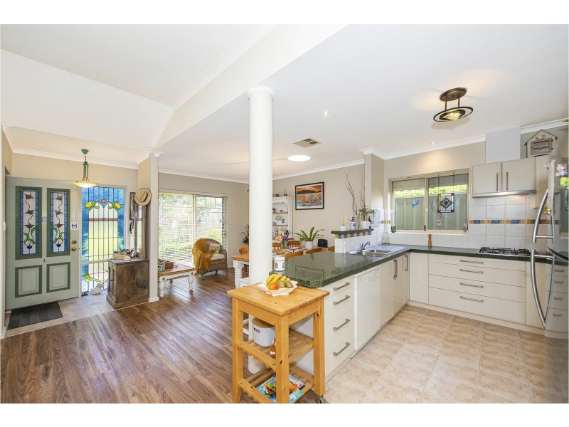 1/18 Canning Road, Kalamunda WA 6076