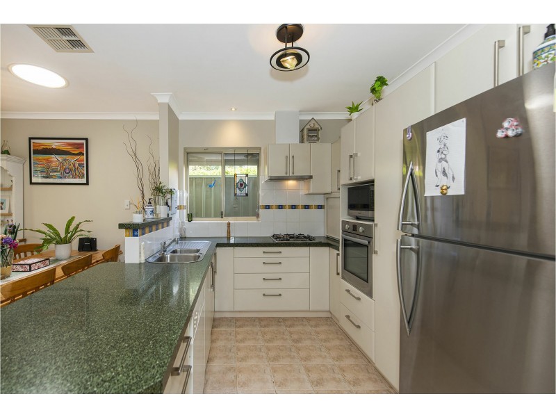 1/18 Canning Road, Kalamunda WA 6076