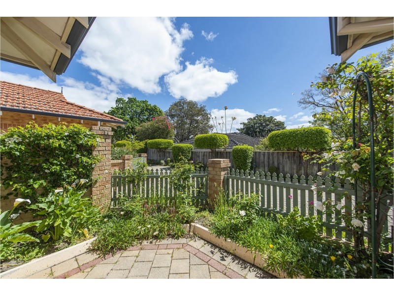 1/18 Canning Road, Kalamunda WA 6076