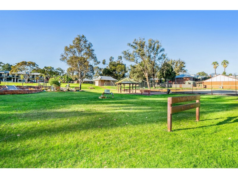 2/96 Helena Street, Guildford WA 6055