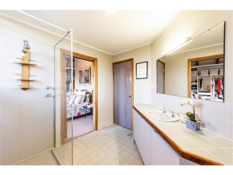 27 Gray Road, Gooseberry Hill WA 6076