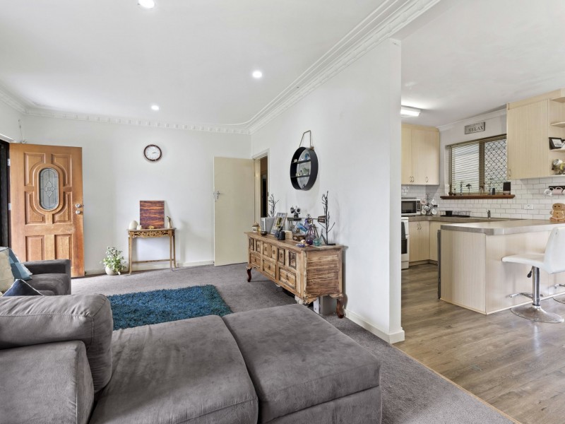 16 Pauline Avenue, Kalamunda WA 6076