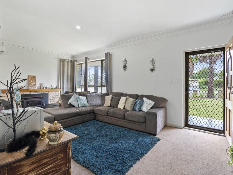 16 Pauline Avenue, Kalamunda WA 6076