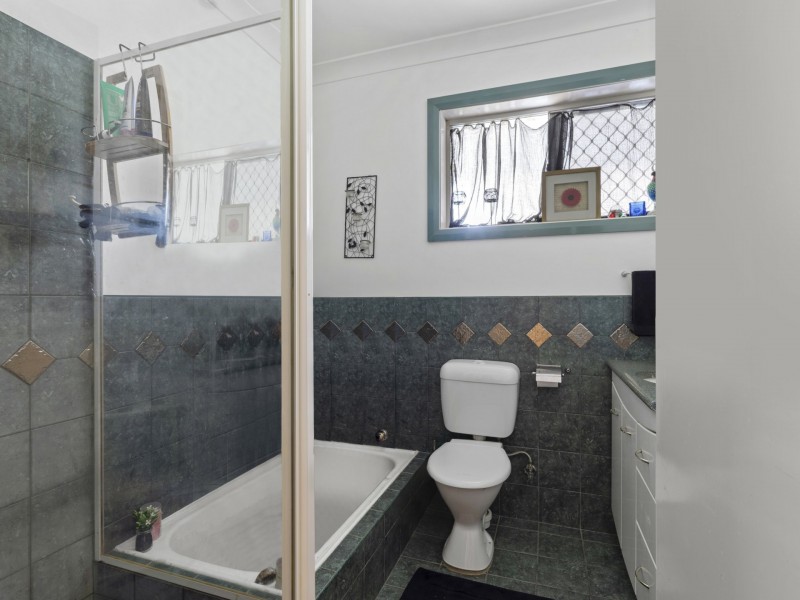 16 Pauline Avenue, Kalamunda WA 6076