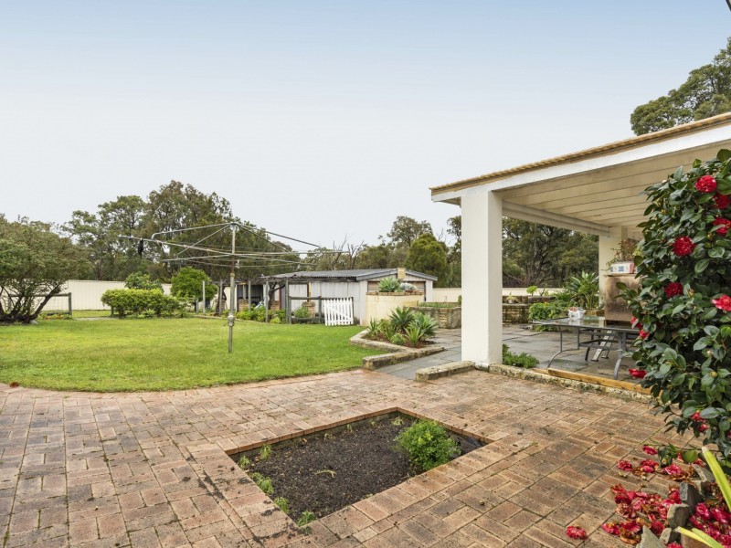 16 Pauline Avenue, Kalamunda WA 6076