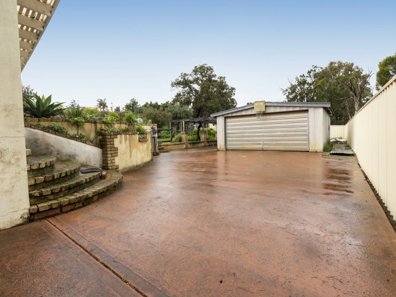 16 Pauline Avenue, Kalamunda WA 6076