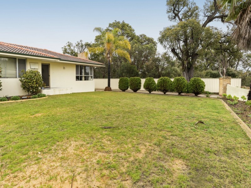 16 Pauline Avenue, Kalamunda WA 6076