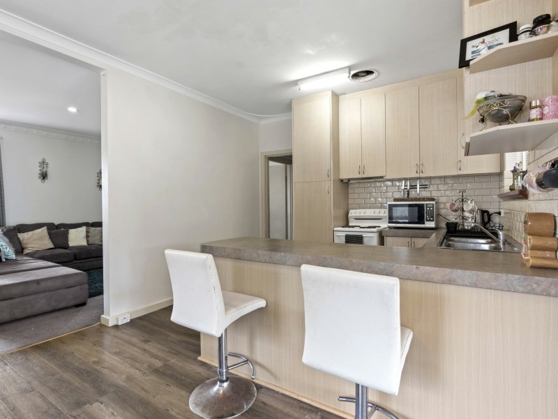 16 Pauline Avenue, Kalamunda WA 6076