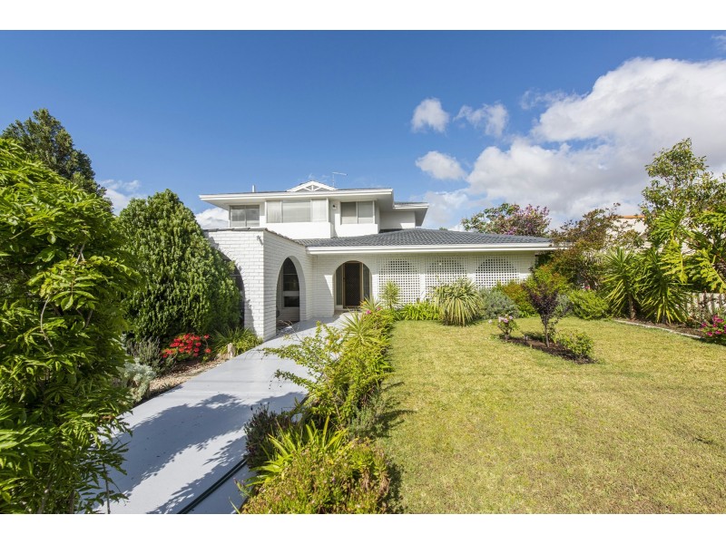 11 Scenic Drive, Maida Vale WA 6057