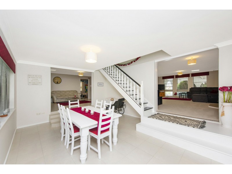 11 Scenic Drive, Maida Vale WA 6057