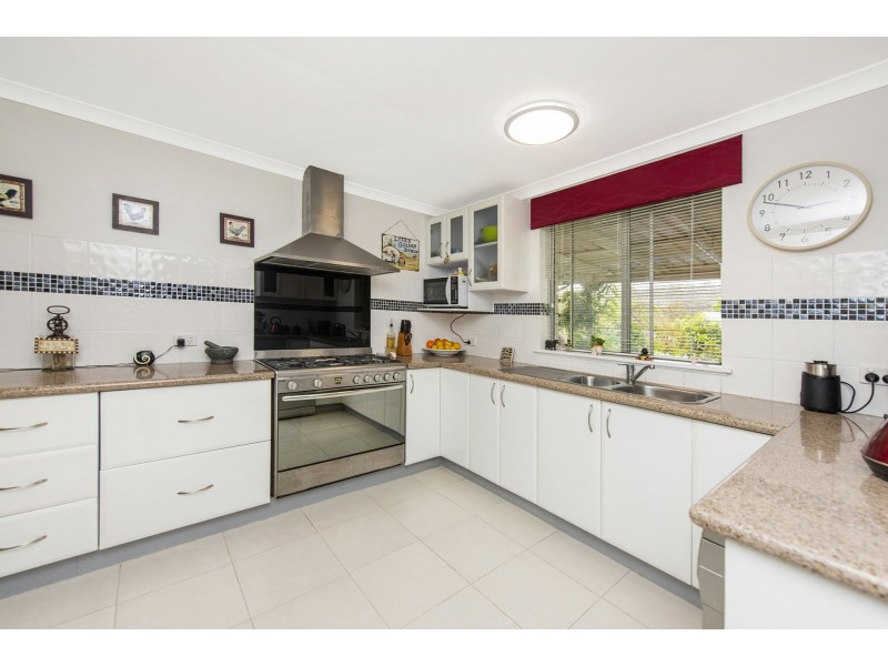 11 Scenic Drive, Maida Vale WA 6057