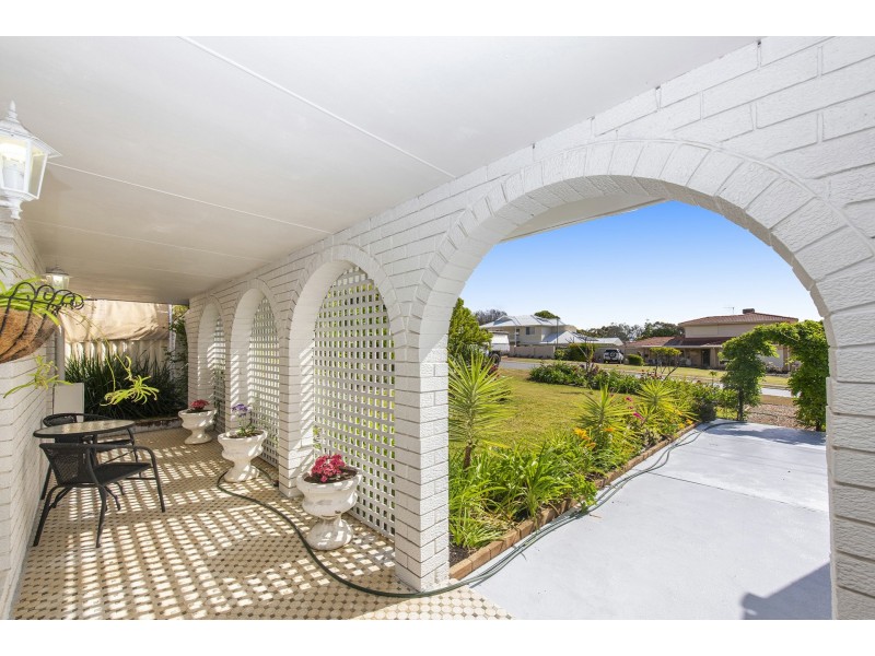 11 Scenic Drive, Maida Vale WA 6057