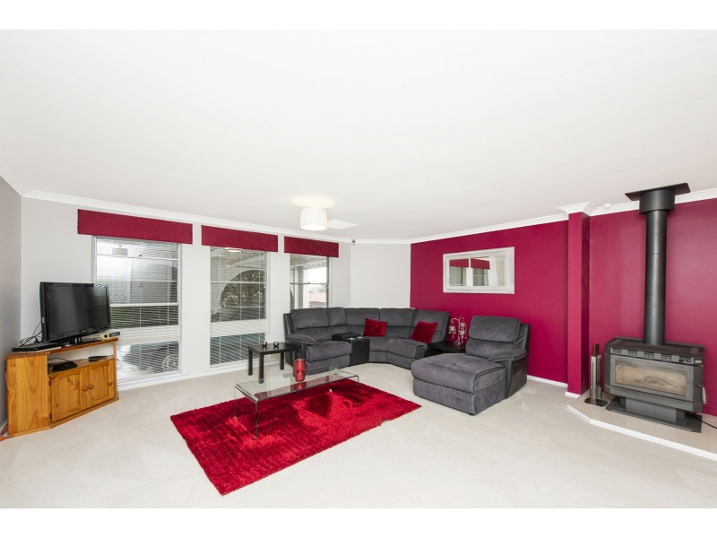 11 Scenic Drive, Maida Vale WA 6057