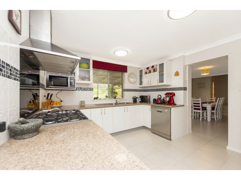 11 Scenic Drive, Maida Vale WA 6057