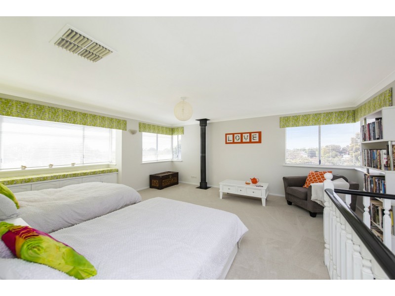 11 Scenic Drive, Maida Vale WA 6057