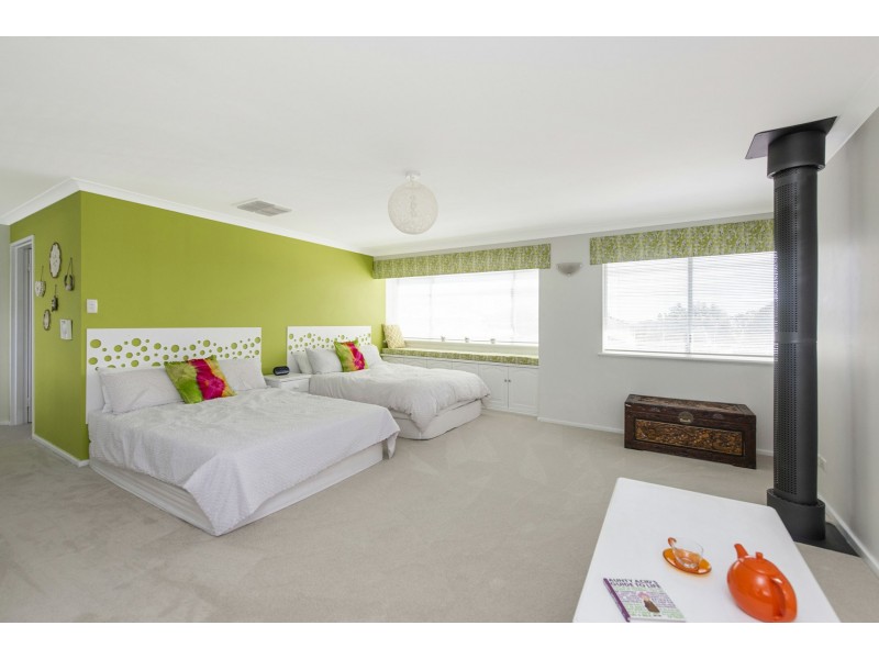 11 Scenic Drive, Maida Vale WA 6057