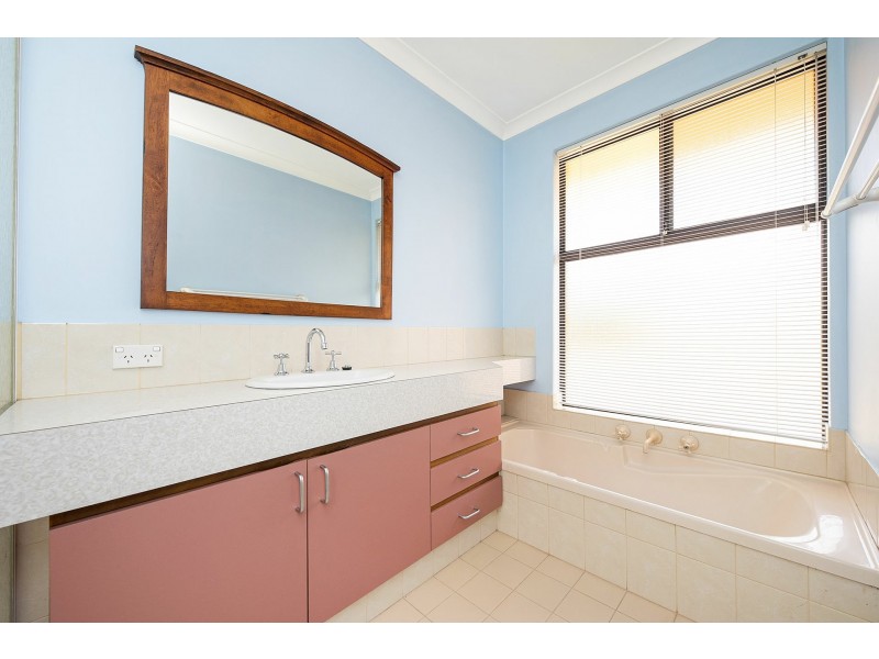 66 Golden Crescent, High Wycombe WA 6057