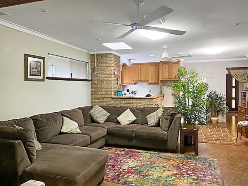 11 Bugendore Street, Maida Vale WA 6057