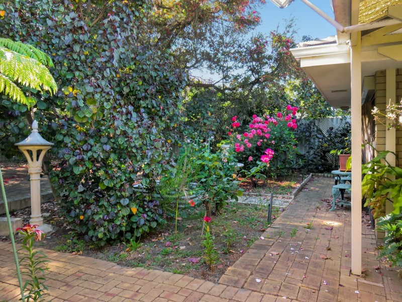 11 Bugendore Street, Maida Vale WA 6057