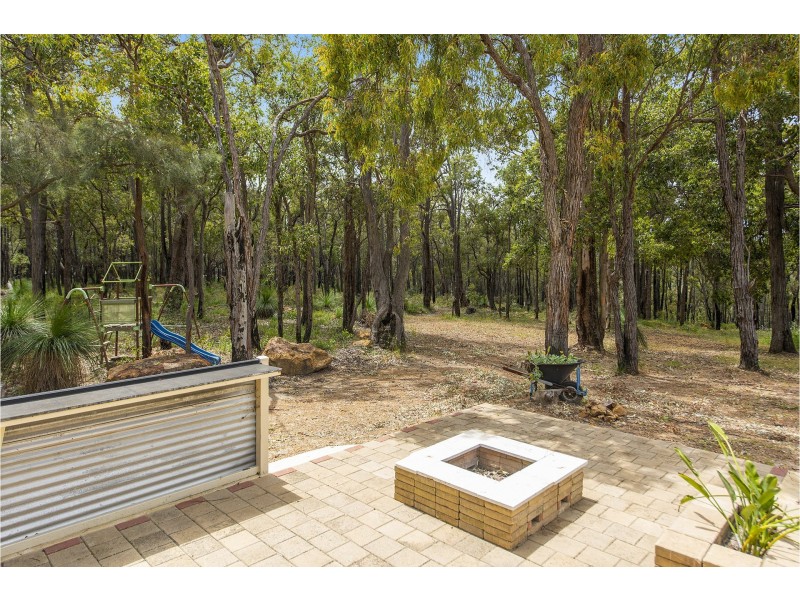 186 Mitchell Road, Bickley WA 6076