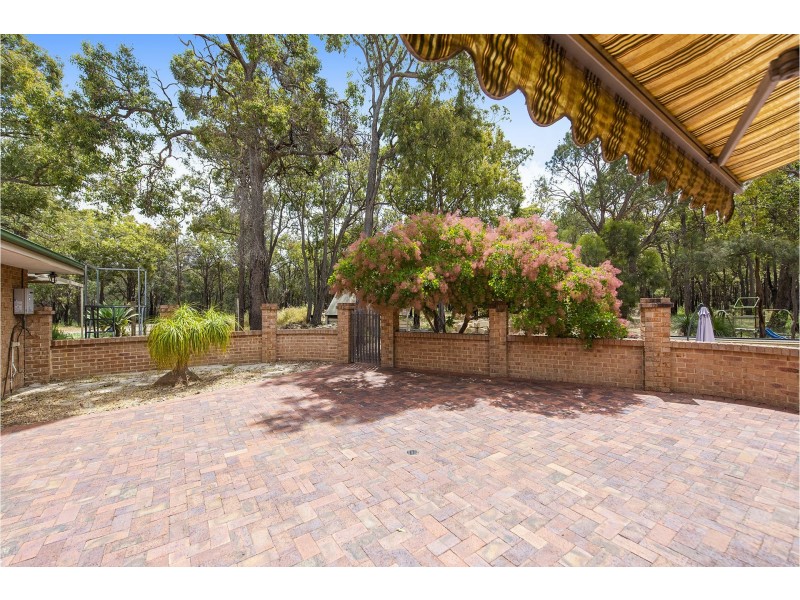 186 Mitchell Road, Bickley WA 6076