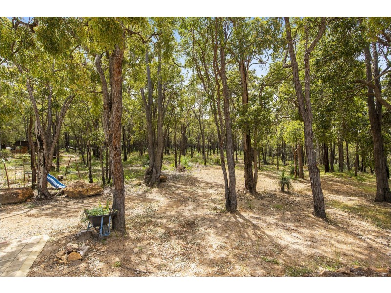186 Mitchell Road, Bickley WA 6076