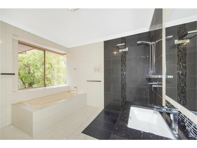 186 Mitchell Road, Bickley WA 6076