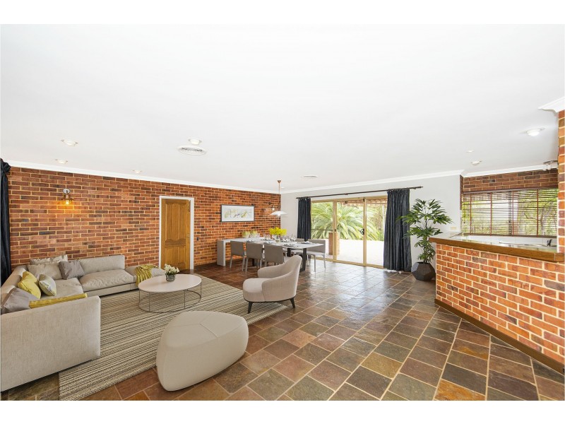 186 Mitchell Road, Bickley WA 6076