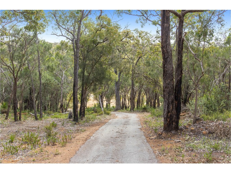 186 Mitchell Road, Bickley WA 6076