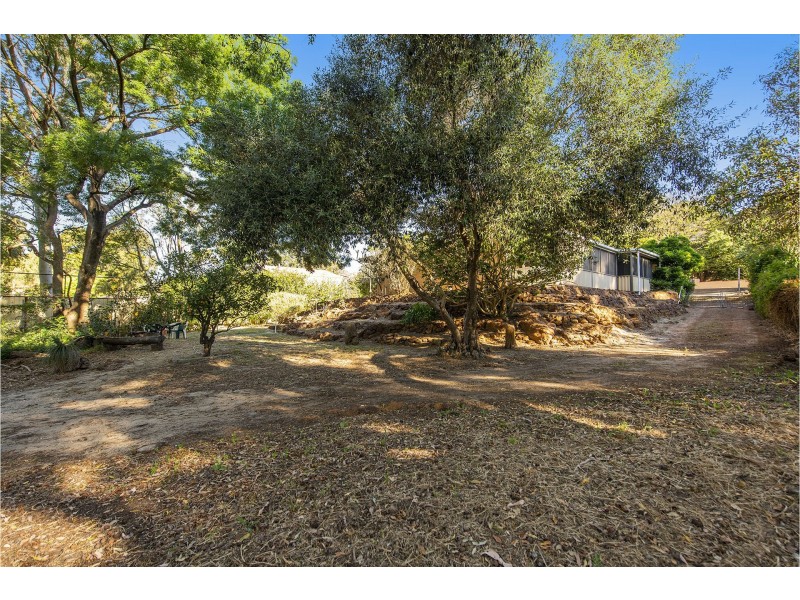 20 Bailey Road, Lesmurdie WA 6076