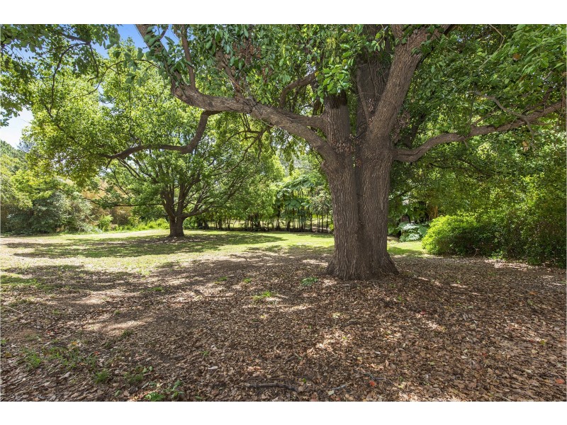 25 Nangkita Road, Lesmurdie WA 6076