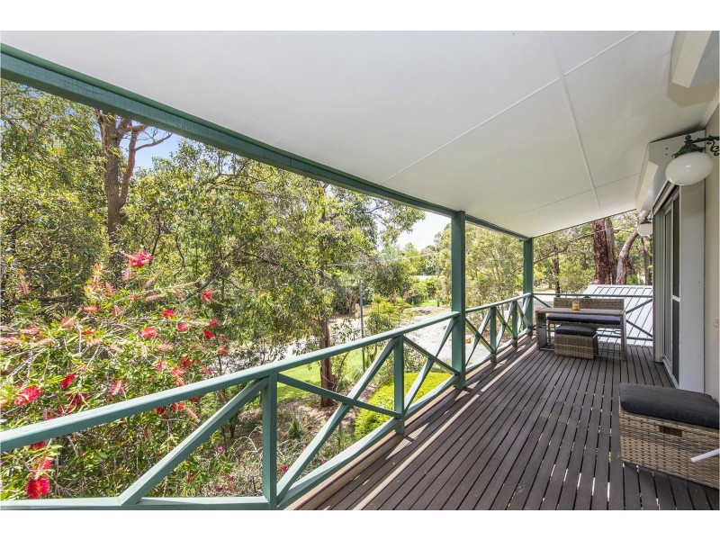 25 Nangkita Road, Lesmurdie WA 6076