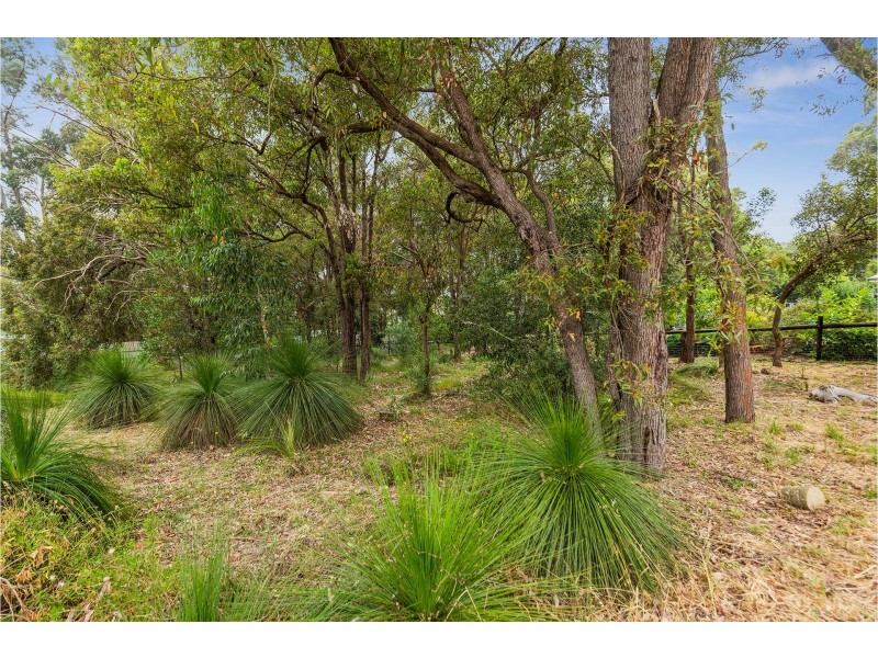 21 Baden Road, Bickley WA 6076