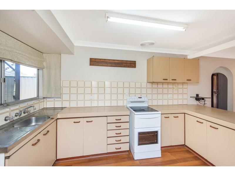 11 Agati Place, Forrestfield WA 6058