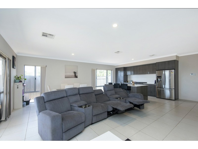 2 Wandina Close, Helena Valley WA 6056