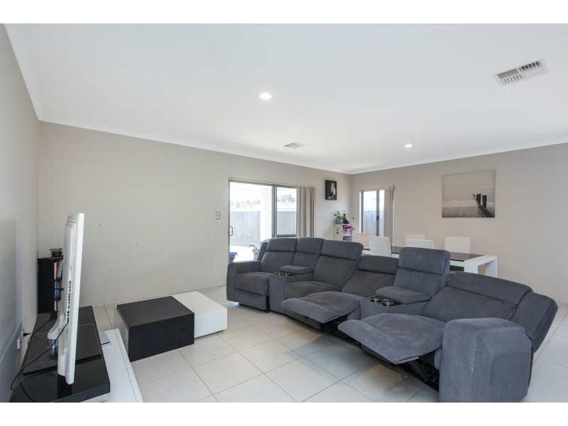 2 Wandina Close, Helena Valley WA 6056